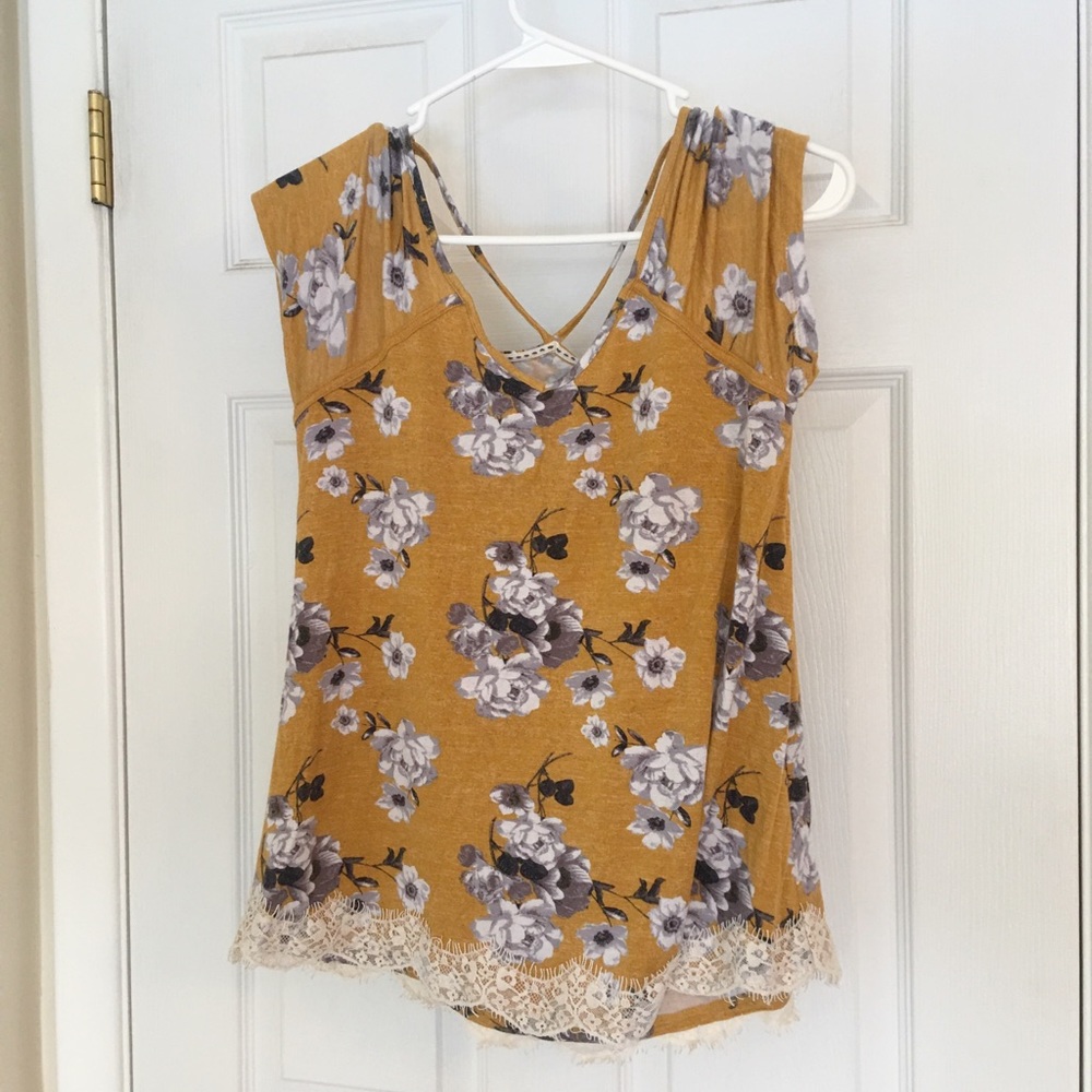 Yellow Floral Top 💛 🌸